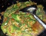 Foto langkah ke 3 dari resep Tumis pare udang rebon.