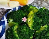 A picture of step 1 of Healthy Broccoli Soup.