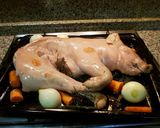 Foto del paso 3 de la receta: Cochinillo al horno