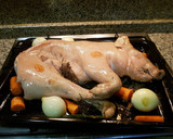 Foto del paso 3 de la receta: Cochinillo al horno