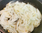 Foto del paso 2 de la receta: Pulpitos encebollados con patatas