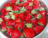 A picture of step 1 of Strawberry Candied Skewers (Ichigo Ame).
