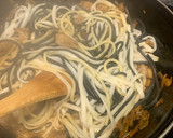 Foto del paso 4 de la receta: Fideos udon salteados con secreto ibérico