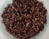 A picture of step 1 of Kavuni arisi coconut milk sweet.