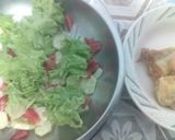 Foto del paso 3 de la receta: Merluza rebozada con ensalada