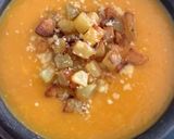 Foto del paso 2 de la receta: Crema de Zapallo c/papas bravas