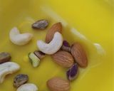 चीकू शेक(chiku shake recipe in hindi) रेसिपी चरण 2 फोटो