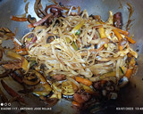 Foto del paso 8 de la receta: Udon con verduras, tortilla y secreto adobado