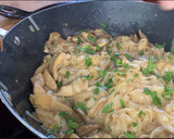 Foto del paso 7 de la receta: Noodles con setas y pollo