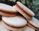 Foto del paso 3 de la receta: Alfajores súper fáciles y económicos sin huevo!