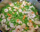Foto del paso 4 de la receta: Arroz tres delicias (sin jamón)