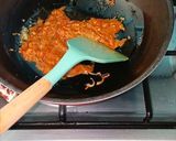 Foto langkah ke 2 dari resep Opor Ayam Kentang Bumbu Kuning Bersantan.