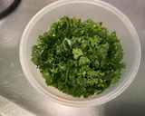 Une image de l'étape 2 de Sauce salade à la moutarde, noisette, abricot et persil.