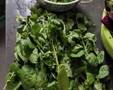 A picture of step 2 of Goji Leaves Soup.