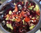 Une image de l'étape 7 de Chaudrons sanguinaires de salade composée (tomates,concombre,feta).