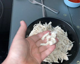 Foto del paso 4 de la receta: Carne de Pollo Deshilachada/Desmechada
