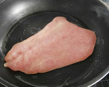 Foto del paso 7 de la receta: Filete de pechuga de pavo a la plancha con salsa de manzana