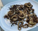 Une image de l'étape 9 de Oignons croustillants marinés épicés grillés.