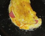 A picture of step 3 of Sausage Cheese Omelette.
