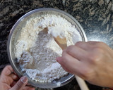Foto del paso 1 de la receta: Pan casero - baguettes