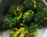 Foto del paso 1 de la receta: FIDEOS 🎀MOÑOS🎀 CON BROCOLI 🥦AJO🧄Y PANCETA AHUMADA🥓