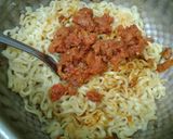 Foto langkah ke 5 dari resep Mie Goreng Topping Ayam Geprek.