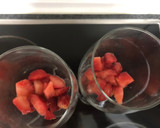 Foto del paso 2 de la receta: Cheesecake con yogur y fresas (alto en proteína y bajo en grasas)