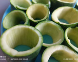 Foto del paso 1 de la receta: Calabacín relleno de gambitas rojas