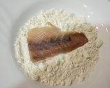 Foto del paso 1 de la receta: Llampuga (lirio) rebozada 🐟🐟🐟