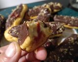Foto del paso 9 de la receta Eclairs sin Gluten Rellenas de Crema Pastelera y Coulis de Fresas con Cobertura de Chocolate