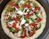 Foto langkah ke 3 dari resep Pizza extra keju.