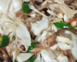 Foto langkah ke 2 dari resep Tumis suir tongkol jamur.