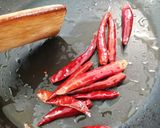 A picture of step 2 of Chile de Árbol and Pineapple Taqueria Salsa 🍍🌶️.