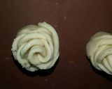 A picture of step 5 of Flower mathri.