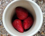 Foto del paso 1 de la receta: 🍓🫙Mousse de frutilla y yogurt 🍓 Sin huevo 🍓 3 ingredientes! 🫙🍓