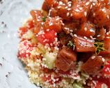 Foto del paso 7 de la receta: Ensalada de cuscús, pepino y tomate con salmón marinado