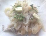 A picture of step 2 of Spaghetti with Langoustines, Shrimp, Calamari, and Clams.