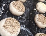 Foto del paso 1 de la receta: Panes de hamburguesas con queso y semilla