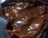 Foto del paso 3 de la receta: Bombones de chocolate rellenos con dulce de leche con galletas