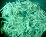 Foto del paso 2 de la receta: Revuelto de gulas y pimiento