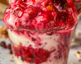 Foto del paso 2 de la receta: Vasitos exprés de yogur, granola y frutos rojos