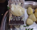 बटाटा-कोथिंबीर पराठा(Batata Kothimbir Paratha Recipe In Marathi) रेसिपी स्टेप 2 फोटो 