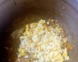 A picture of step 3 of Egg maggi.