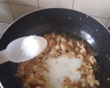 A picture of step 4 of Green Singaporiean Rice.