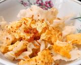 Hình bước làm 2 của món Bóng bì và bánh tráng chiên giòn lắc topping