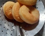 Foto langkah ke 5 dari resep Donat empuk tanpa kentang.