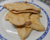 Foto del paso 1 de la receta: Tostada de pollo con queso gratinado y mermelada de higos