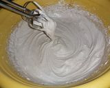 صورة لخطوة 2 من وصفة كيكة سنيكرز