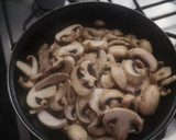 Foto del paso 3 de la receta: Champiñones con tiras de lomo al pimentón