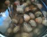 Foto del paso 1 de la receta: "Fideus rossos amb escupinyas" (Fideos dorados con berberechos)